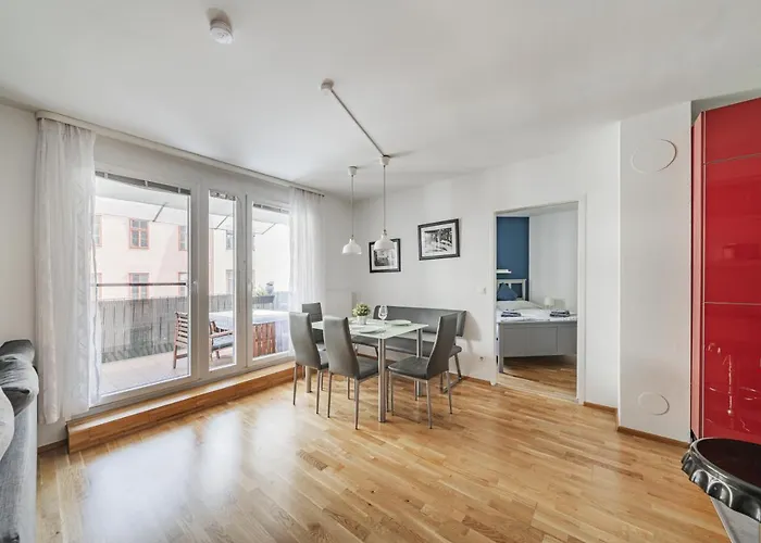 17 C&J\'S Apartment