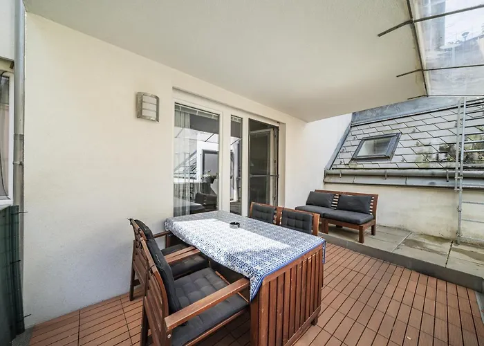 17 C&J\'S Apartment