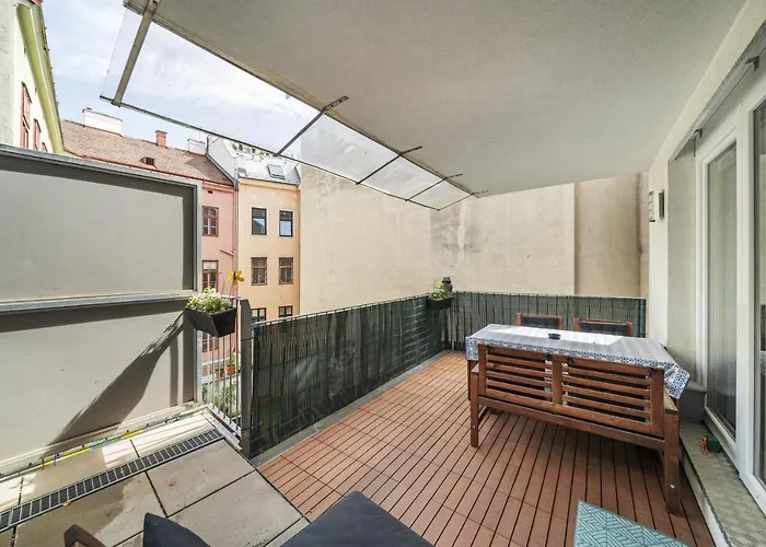 17 C&J\'S Apartment